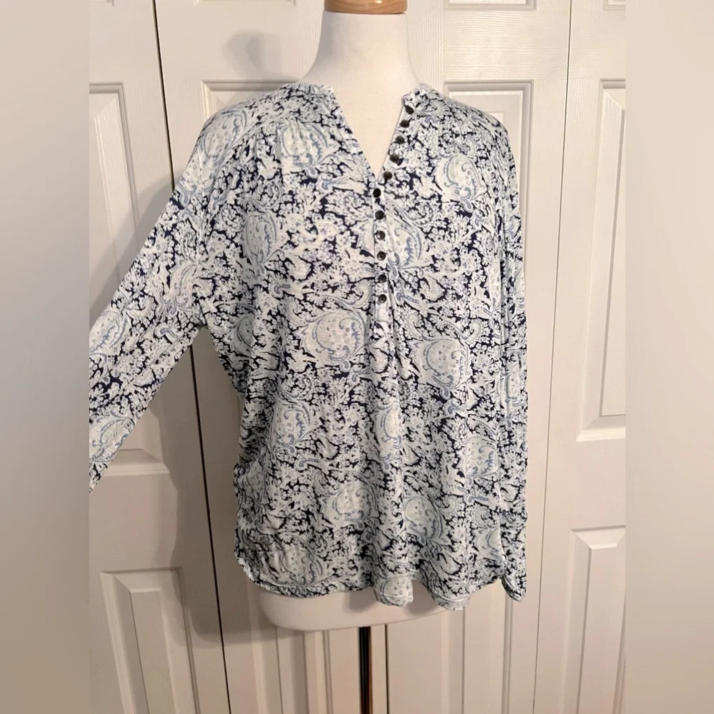 EUC Lucky Top Size Large - Picture 2 of 4